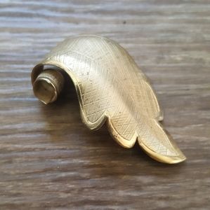Vintage Gold Tone Leaf Pin Brooch